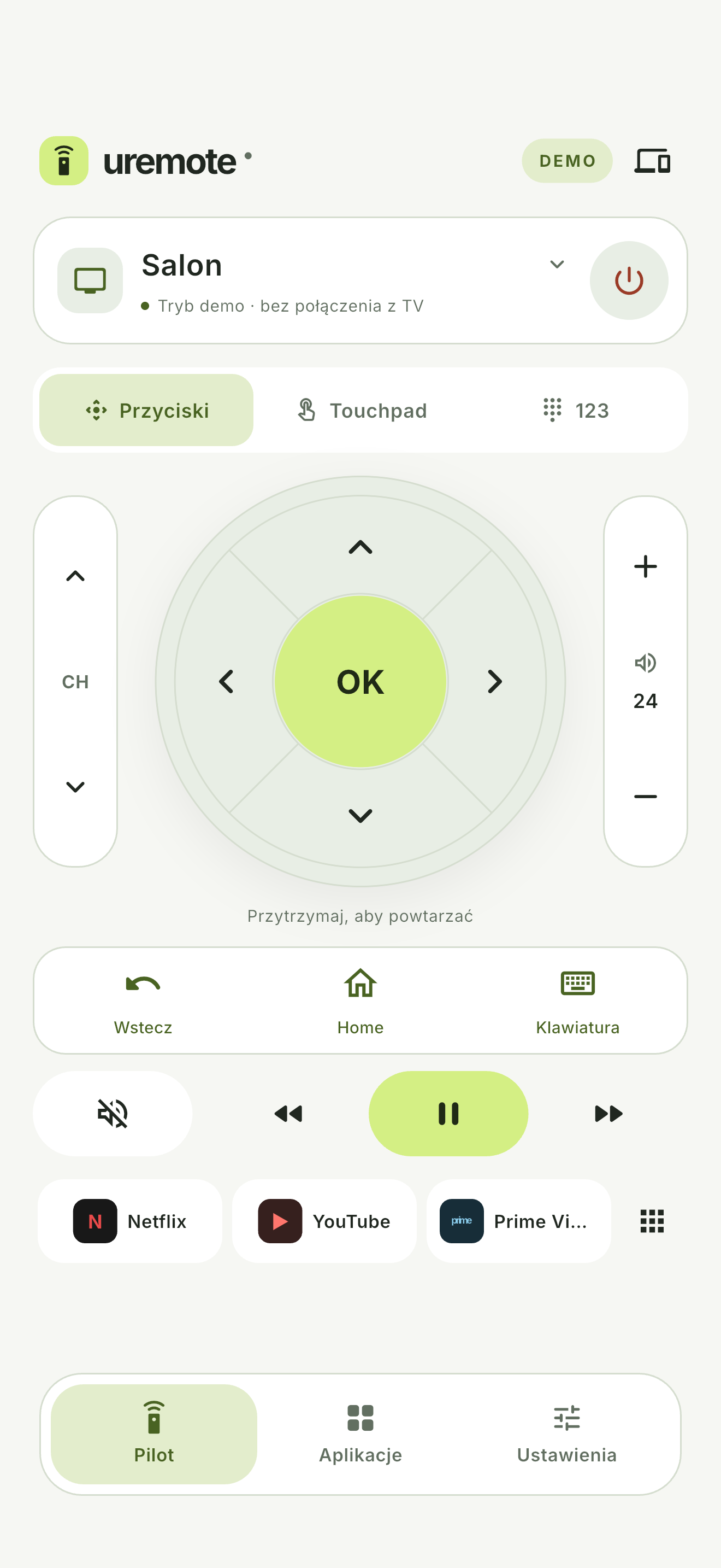 Pilot uRemote w trybie demo, z dużym przyciskiem OK, regulacją głośności i skrótami aplikacji.
